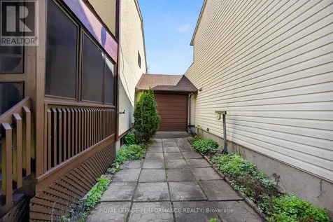 402 Duval Lane Ottawa ON K1E 2K2