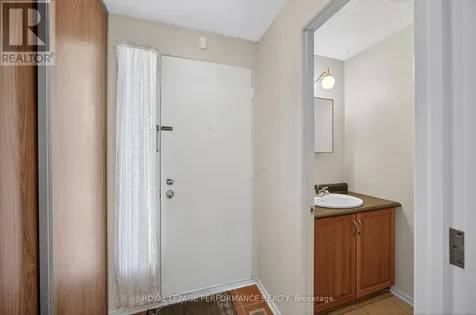 402 Duval Lane Ottawa ON K1E 2K2