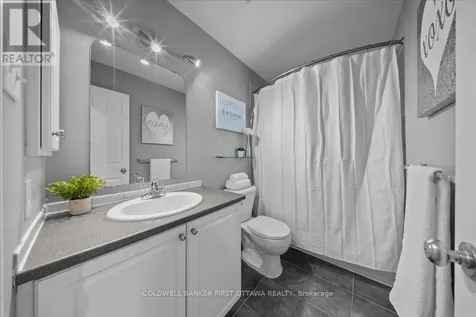 218 Flamborough Way Ottawa ON K2W 1G5
