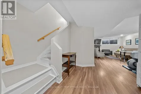 218 Flamborough Way Ottawa ON K2W 1G5