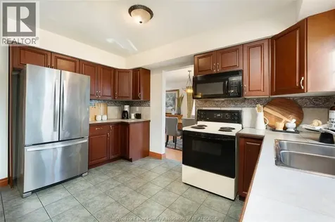 11363 Amalfi Windsor ON N8P 1J8