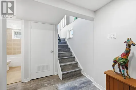 8 Delrex Boulevard Halton Hills (georgetown) ON L7G 3X6