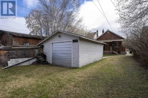 309 Harold St N Thunder Bay ON P7C 4C7