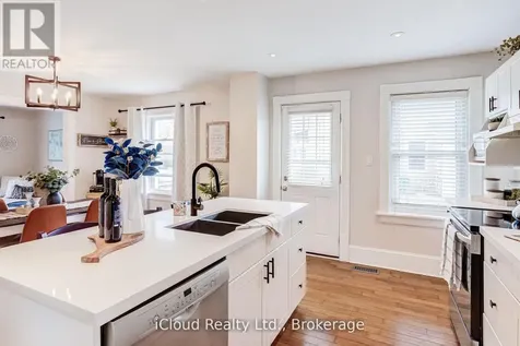 17 Oxford Street Cambridge ON N1R 1M3
