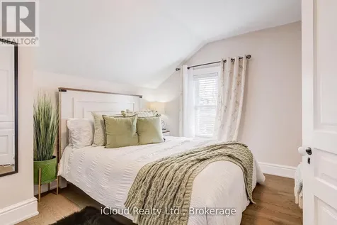 17 Oxford Street Cambridge ON N1R 1M3