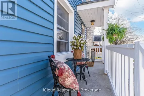 17 Oxford Street Cambridge ON N1R 1M3