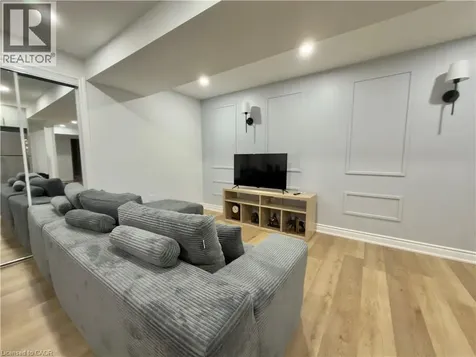 8849 Dogwood Crescent Niagara Falls ON L2H 2Y6