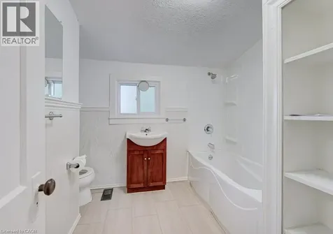59 Fourth Avenue Cambridge ON N1S 2E2
