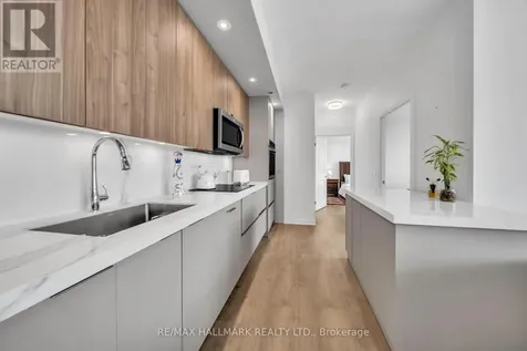 120 Eagle Rock Way Vaughan ON L6A 5C2
