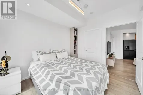 120 Eagle Rock Way Vaughan ON L6A 5C2