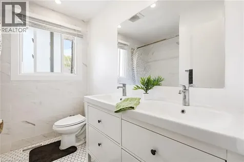 211 Ballantyne Avenue Cambridge ON N1R 7B5