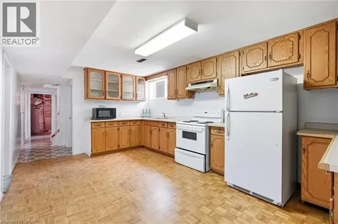 211 Ballantyne Avenue Cambridge ON N1R 7B5
