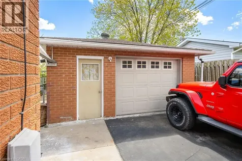 211 Ballantyne Avenue Cambridge ON N1R 7B5
