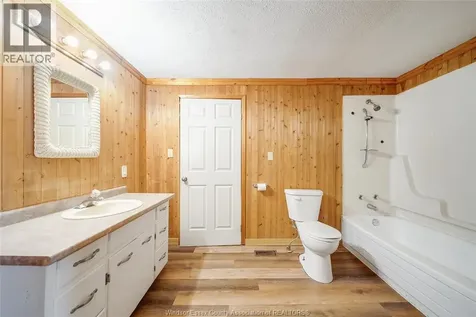 194 Harvey Street Chatham ON N7M 1M7