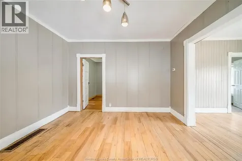 194 Harvey Street Chatham ON N7M 1M7