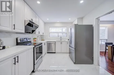 22 Kenmanor Boulevard Toronto (l'amoreaux) ON M1W 1R7