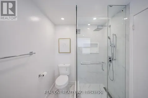 22 Kenmanor Boulevard Toronto (l'amoreaux) ON M1W 1R7