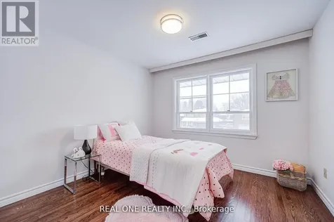 22 Kenmanor Boulevard Toronto (l'amoreaux) ON M1W 1R7