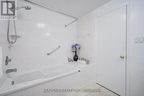 22 Kenmanor Boulevard Toronto (l'amoreaux) ON M1W 1R7