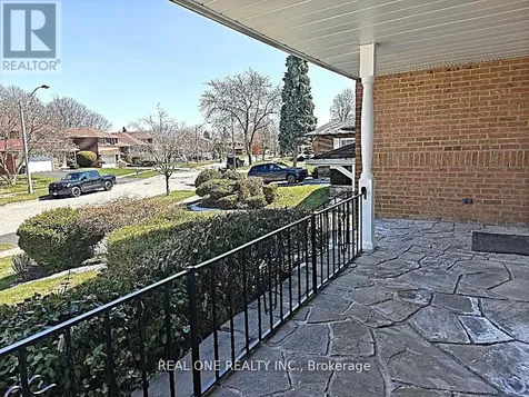 22 Kenmanor Boulevard Toronto (l'amoreaux) ON M1W 1R7