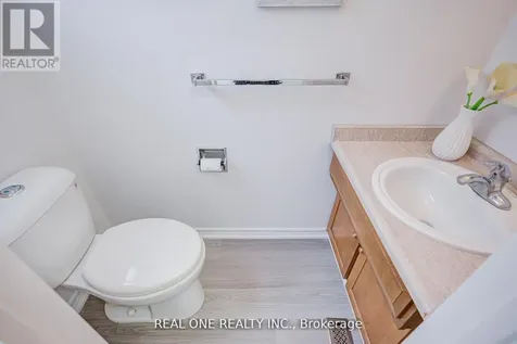 22 Kenmanor Boulevard Toronto (l'amoreaux) ON M1W 1R7