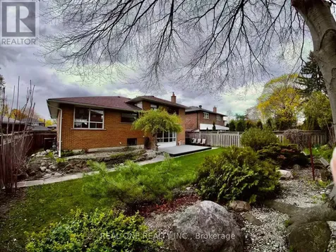22 Kenmanor Boulevard Toronto (l'amoreaux) ON M1W 1R7