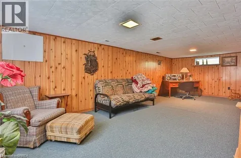 5 Cloverdale Avenue Brantford ON N3R 3X7
