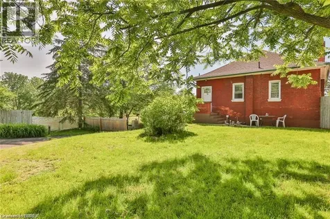 5 Cloverdale Avenue Brantford ON N3R 3X7