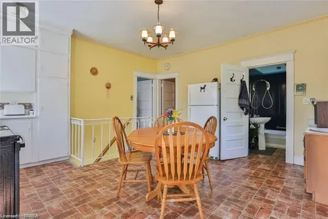 5 Cloverdale Avenue Brantford ON N3R 3X7