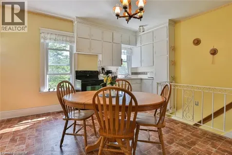 5 Cloverdale Avenue Brantford ON N3R 3X7