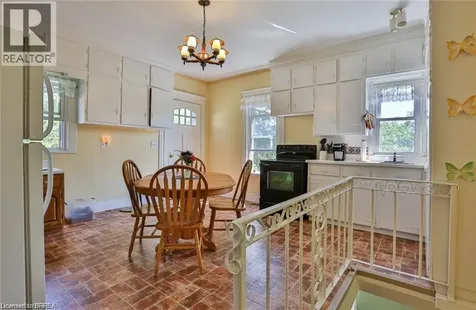 5 Cloverdale Avenue Brantford ON N3R 3X7
