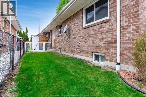 11 Elizabeth Crescent Leamington ON N8H 4P7