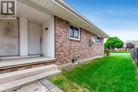 11 Elizabeth Crescent Leamington ON N8H 4P7