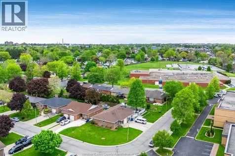 11 Elizabeth Crescent Leamington ON N8H 4P7