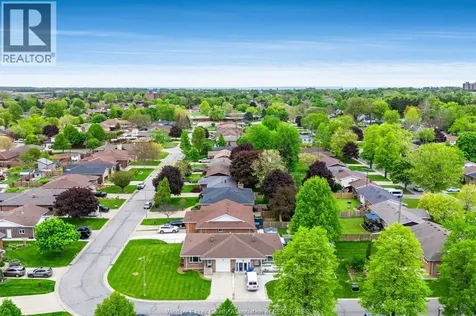 11 Elizabeth Crescent Leamington ON N8H 4P7