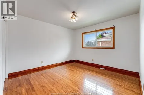 11 Elizabeth Crescent Leamington ON N8H 4P7