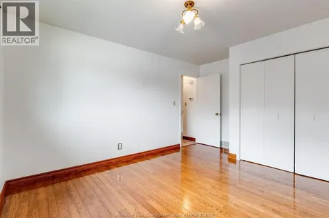 11 Elizabeth Crescent Leamington ON N8H 4P7