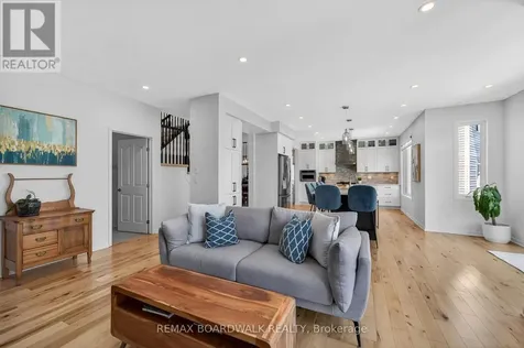 64 Baywood Drive Ottawa ON K2S 2H5
