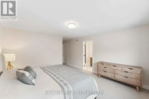 934 Clarkia Street Ottawa ON K1T 0Y1