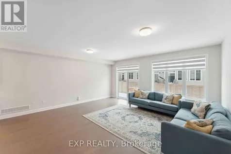934 Clarkia Street Ottawa ON K1T 0Y1
