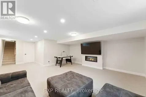 934 Clarkia Street Ottawa ON K1T 0Y1