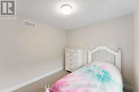 934 Clarkia Street Ottawa ON K1T 0Y1