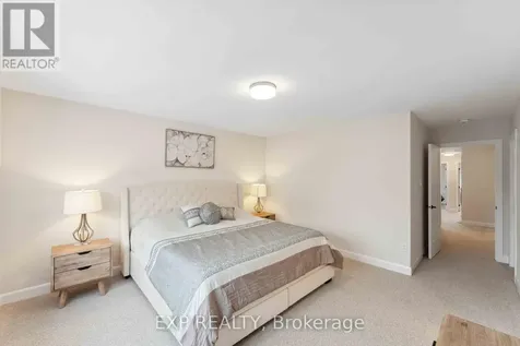 934 Clarkia Street Ottawa ON K1T 0Y1