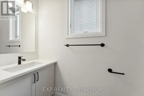 934 Clarkia Street Ottawa ON K1T 0Y1