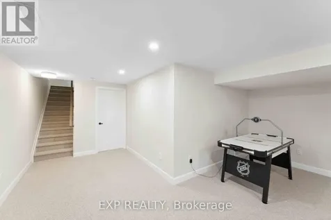 934 Clarkia Street Ottawa ON K1T 0Y1