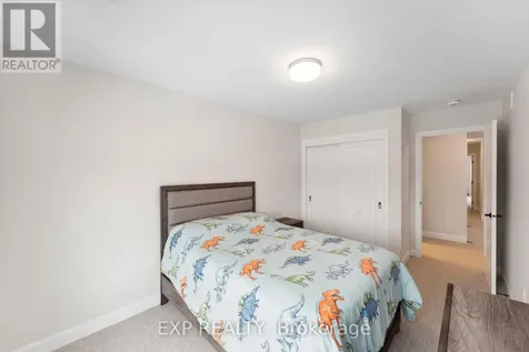 934 Clarkia Street Ottawa ON K1T 0Y1