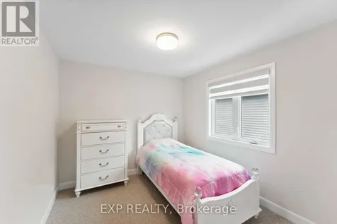 934 Clarkia Street Ottawa ON K1T 0Y1