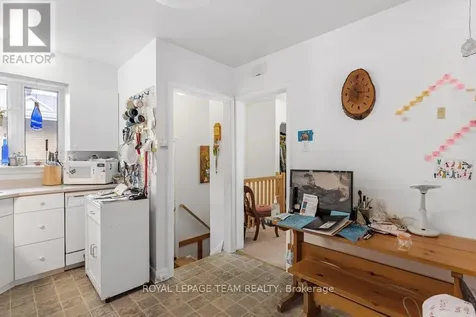 684 Wavell Avenue Ottawa ON K2A 3B1