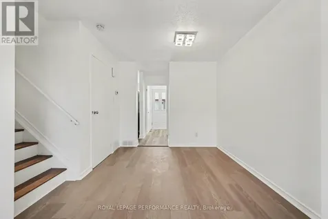 1584 Feather Lane Ottawa ON K1T 1V4