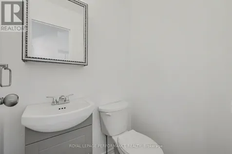 1584 Feather Lane Ottawa ON K1T 1V4